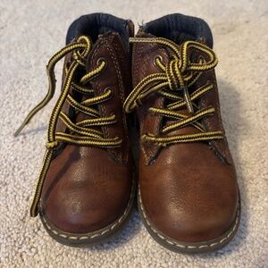 London Fog kids boots size 8